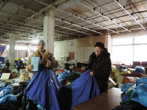 У Чернігові парафіяни УПЦ КП передали допомогу пораненим бійцям У Чернігові парафіяни УПЦ КП передали допомогу пораненим бійцям